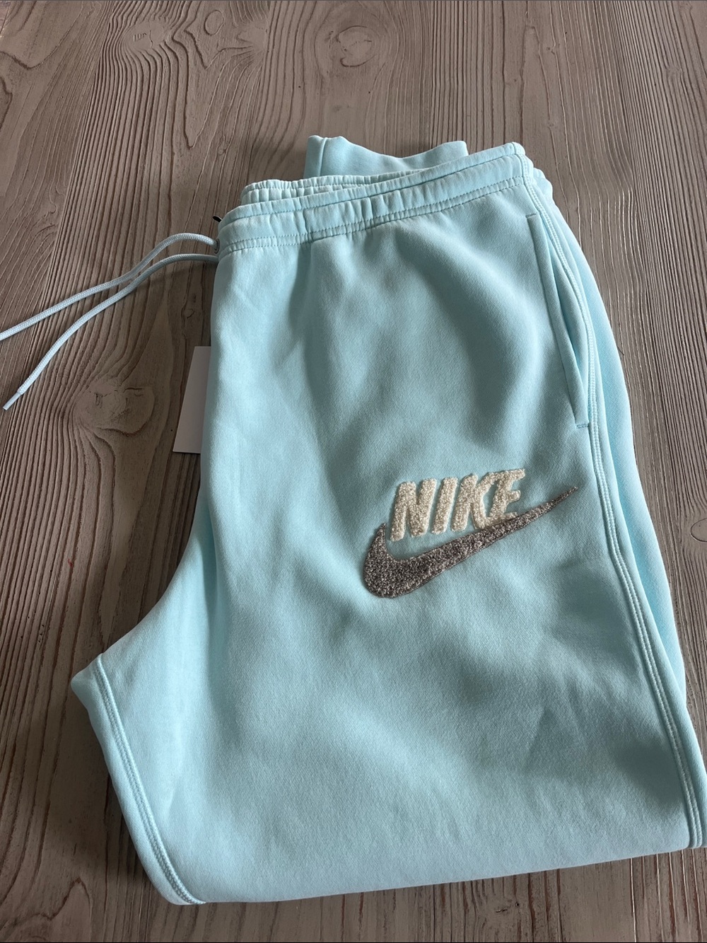 Nike men’s size XXL light Blue Jogger Sweatpants with Textured Logo NWT